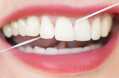 5 دلیل برای اهمیت بیشتر دادن به نخ دندان