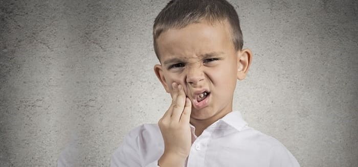 سیاه شدن دندان کودکان به علت آسیب به دندان